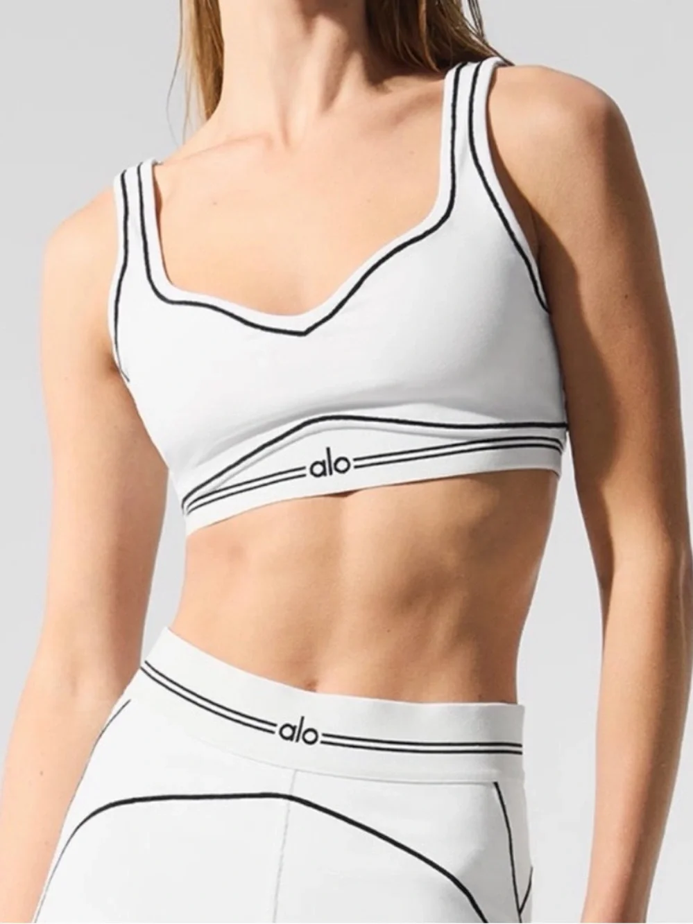 ALO Yoga Airbrush Heart Throb Sports Bra Size Small